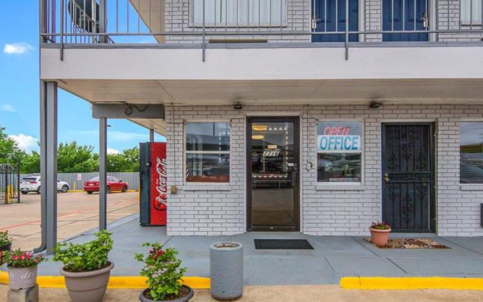 Knights Inn North Richland Hills