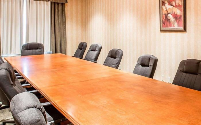Econo Lodge  Inn & Suites