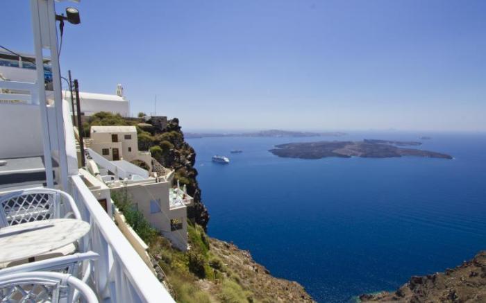 Pearl on the Cliff Hotel & Suites