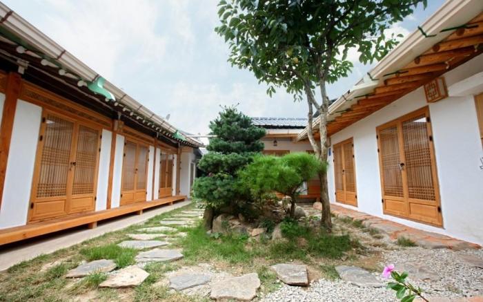 Jeonju Hanok Maeul Alkongdalkong Darakbang