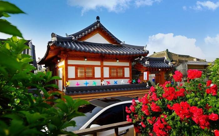 Jeonju Areumdaunjip Hanok Chaeheomgwan