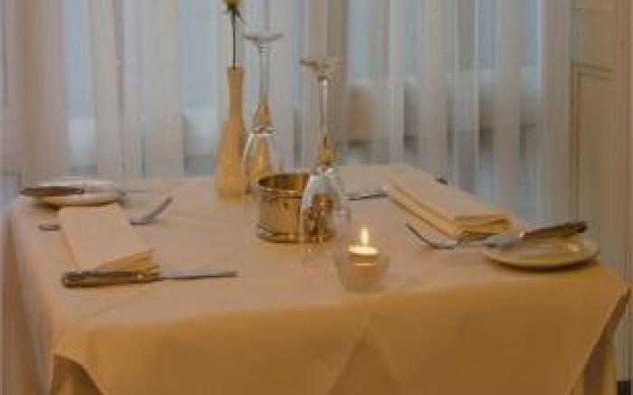 Castle Hotel & Apartments