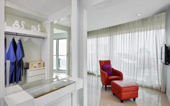 Royal Beach View Suites