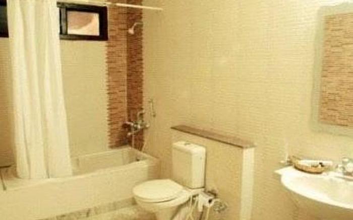 Siris 18 Agra Hotel