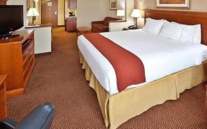 Holiday Inn Express Hotel & Suites Sheldon By IHG