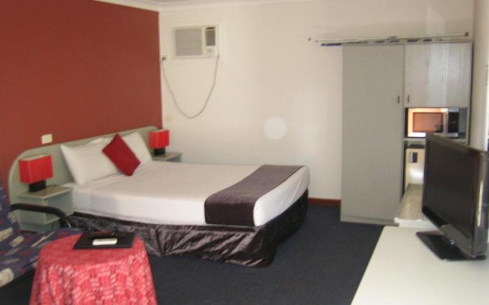 Parkway Motel