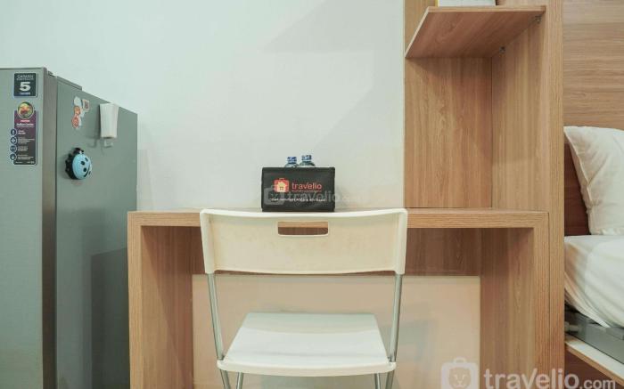 Lovely and Strategic Studio at Green Pramuka Apartment By Travelio