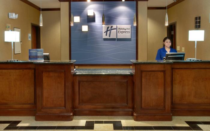 Holiday Inn Express & Suites Sealy By IHG