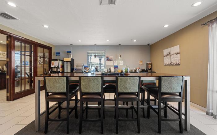 Days Inn by Wyndham Round Rock