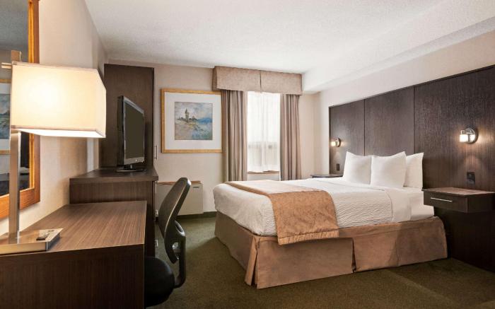 Days Inn & Conference Centre by Wyndham Renfrew