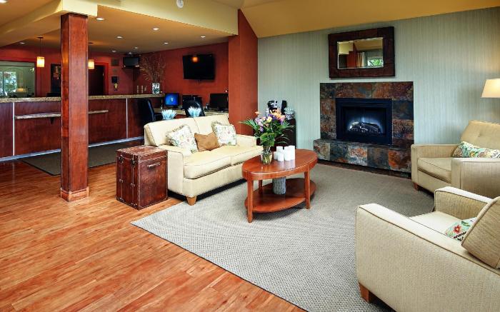 Best Western Plus Emerald Isle Hotel