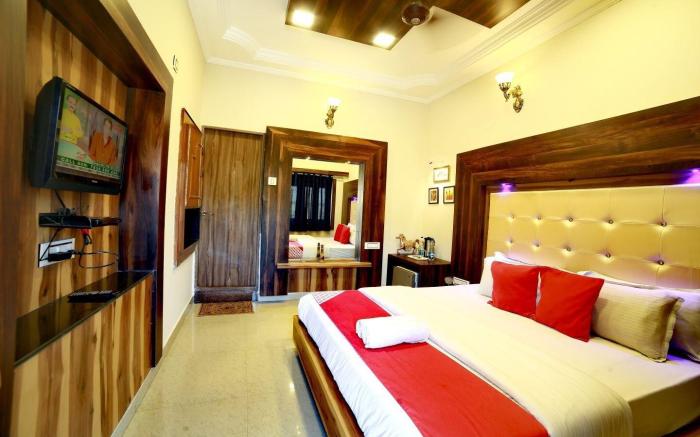 EMINENCE - PALM RESIDENCY (1 KM from Nakkie Lake)