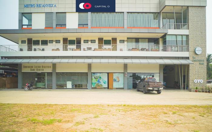 Capital O OYO 785 The Greenhive Hotel