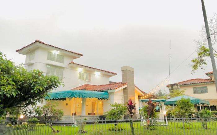 The Woodhill Villa Kota bunga by Citrus house