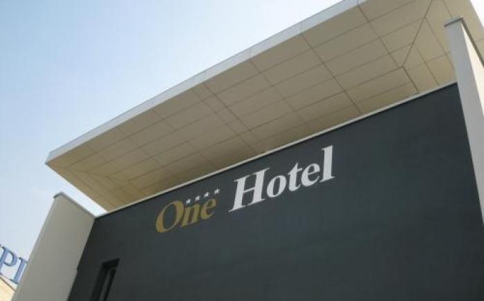 One Hotel & Restaurant