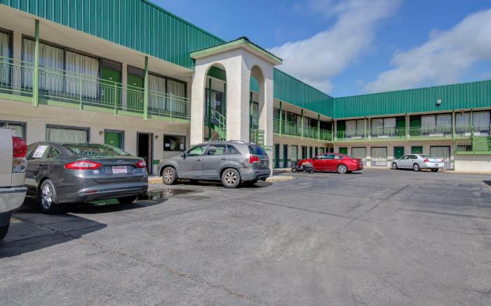 OYO Hotel Douglas GA US-441