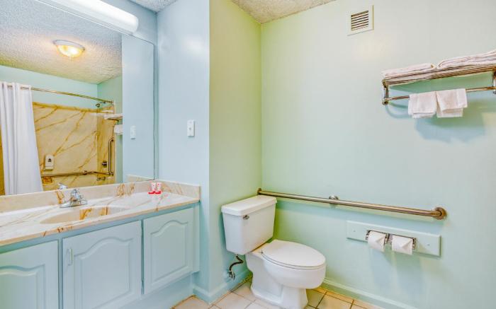 OYO Townhouse Tulsa Woodland Hills
