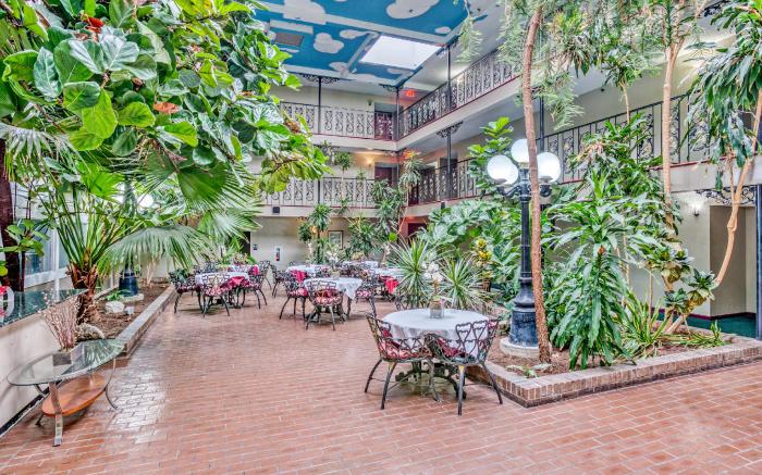 OYO Townhouse Tulsa Woodland Hills