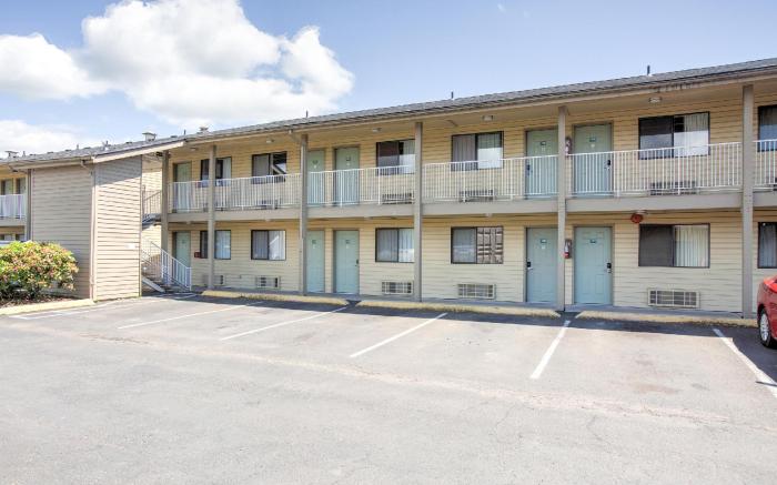 OYO Woodland Hotel and Suites
