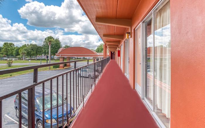 OYO Hotel Mustang Silver Spring FL