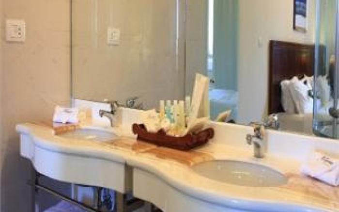 Midtown Hotel & Suites