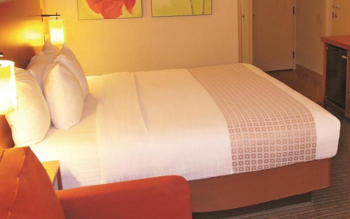 CLT Airport Inn & Suites