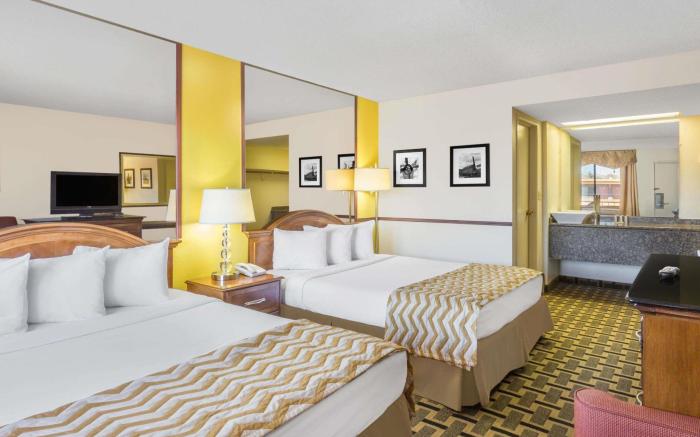 Travelodge by Wyndham Reno