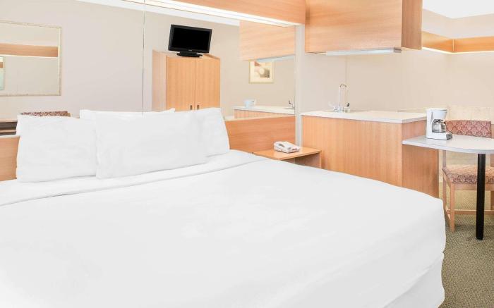 Microtel Inn & Suites by Wyndham Colfax/Newton