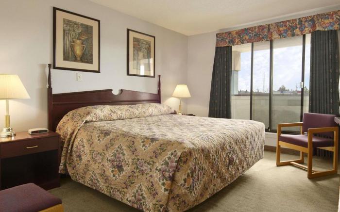 Super 8 By Wyndham Red Deer