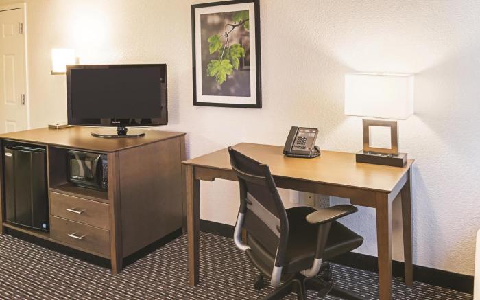 La Quinta Inn & Suites by Wyndham Fort Worth North
