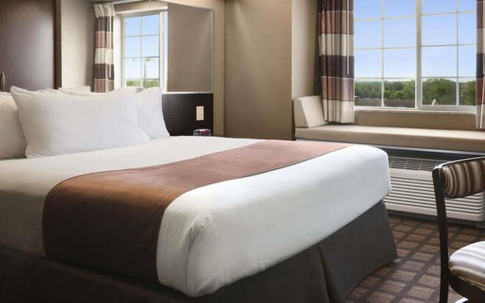 Microtel Inn & Suites by Wyndham Kenedy/Karnes City