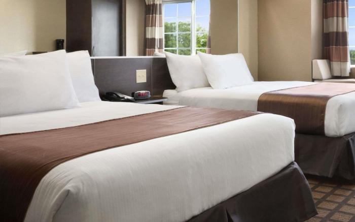 Microtel Inn & Suites by Wyndham Kenedy/Karnes City