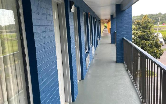 Days Inn & Suites by Wyndham Mobile