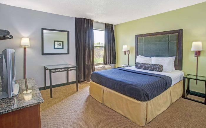 Days Inn by Wyndham Great Lakes Naval Base