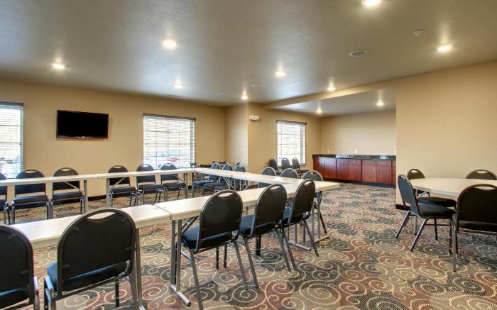Cobblestone Hotel & Suites - Salem