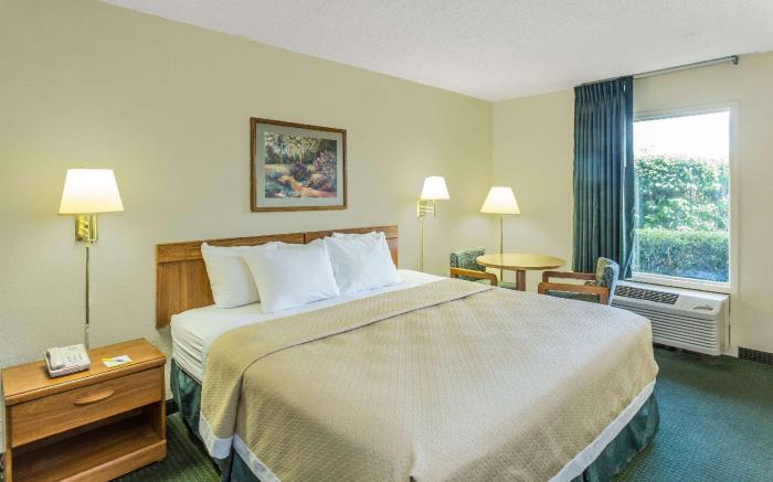 Days Inn by Wyndham Lake Park/Valdosta