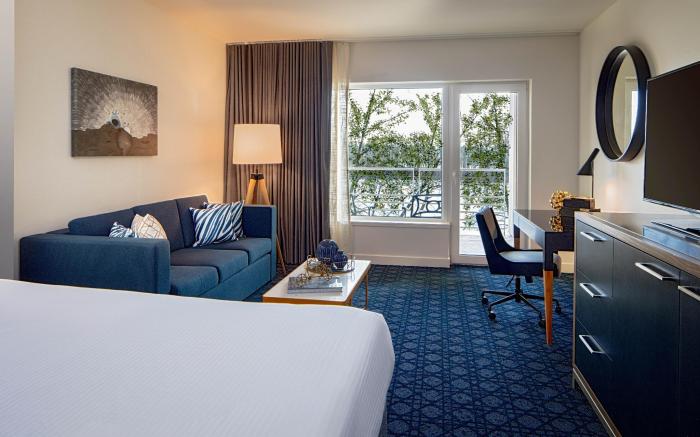 River's Edge Hotel Portland, Tapestry Collection by Hilton