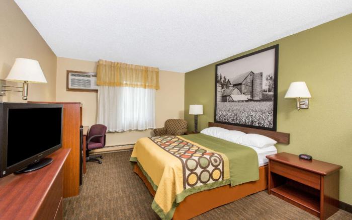 Super 8 By Wyndham Fairmont