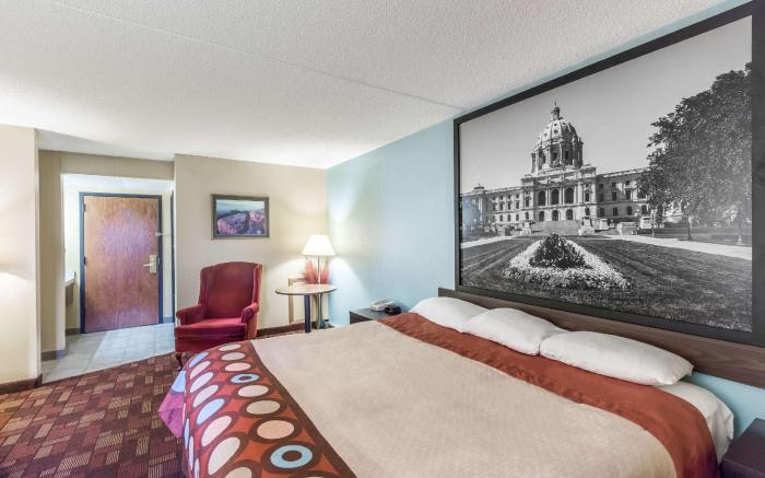 Super8 by Wyndham Luverne I-90