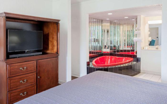 Howard Johnson by Wyndham Niagara Falls