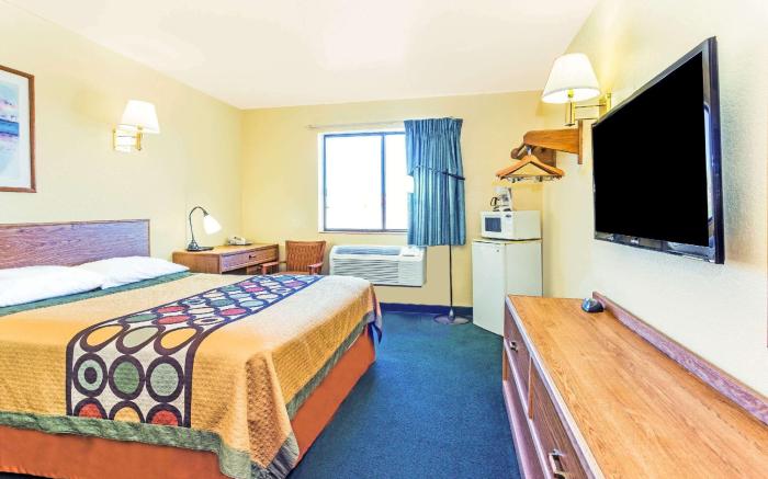 Super 8 By Wyndham Greeley