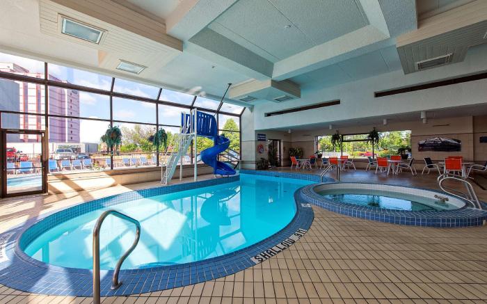 Howard Johnson Plaza by Wyndham by the Falls Niagara Falls