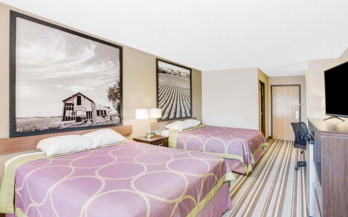 Super 8 by Wyndham Jackson MN