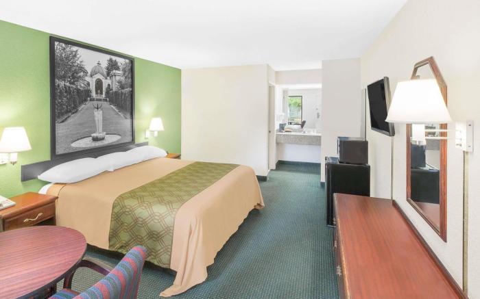 Super 8 By Wyndham Mobile