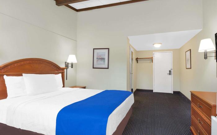 Travelodge by Wyndham Lima OH