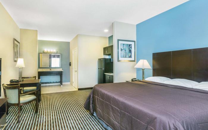 Super 8 By Wyndham Center