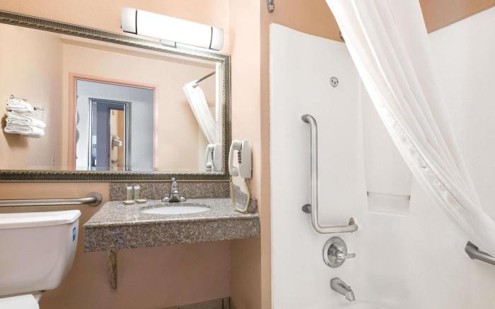 Super 8 By Wyndham San Antonio/I-35 North