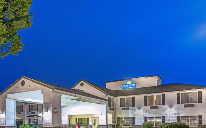 Days Inn & Suites by Wyndham Gresham