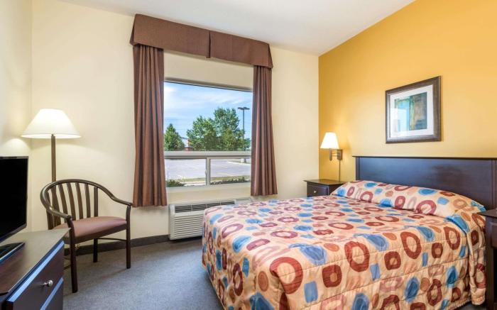 Super 8 By Wyndham Midland