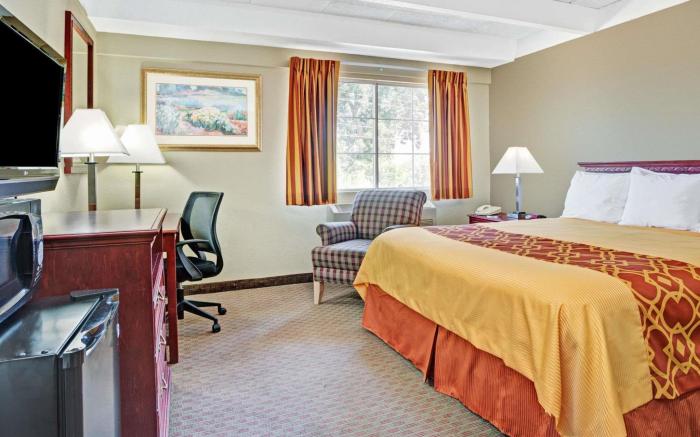 Travelodge by Wyndham Iowa City